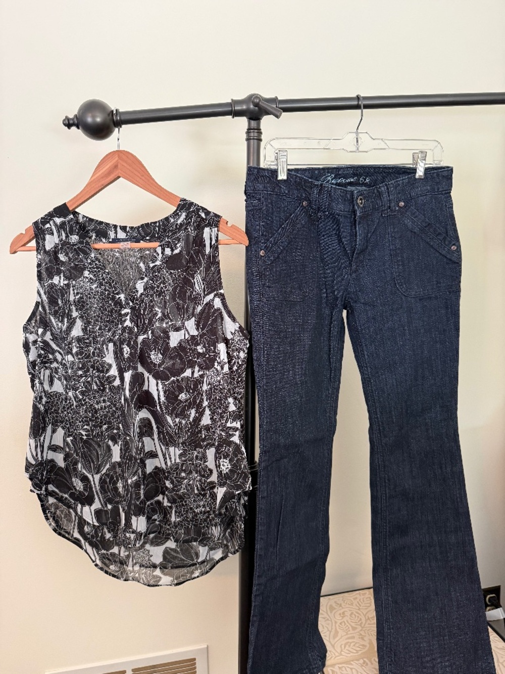 Y2K Festival Set: Tommy Hilfiger Sleeveless Top & Patch Pocket Jeans